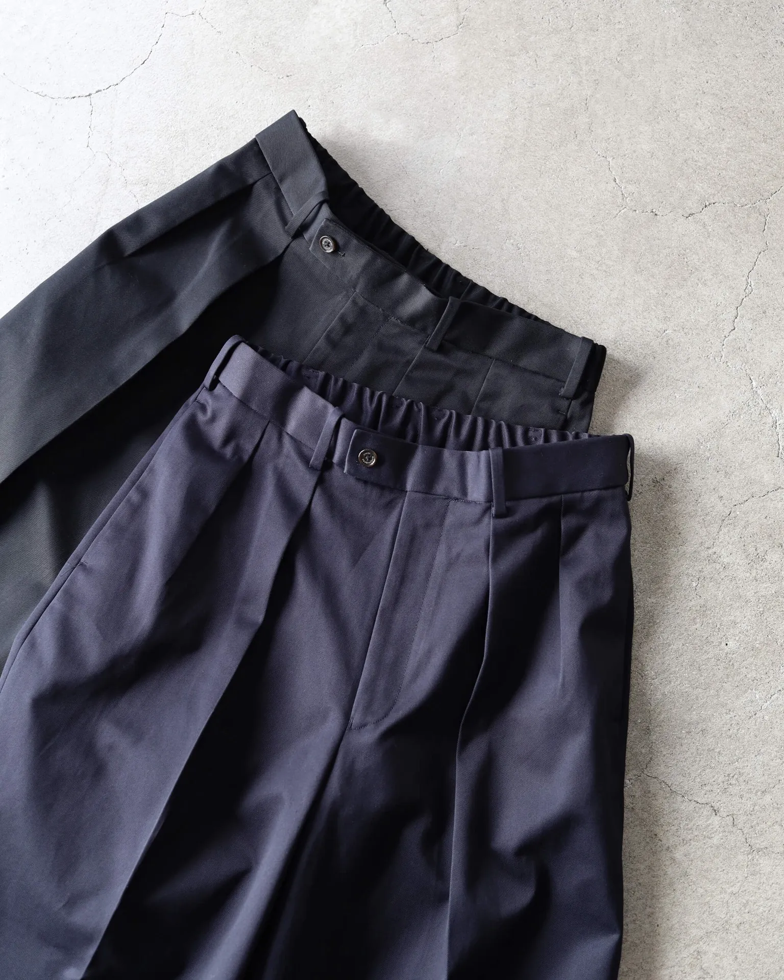 MARKAWARE - DOUBLE PLEATED TROUSERS ORGANIC COTTON 30/2 TWILL